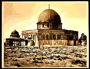 The unkempt, neglected Dome of the Rock as it appeared for decades before 1948.